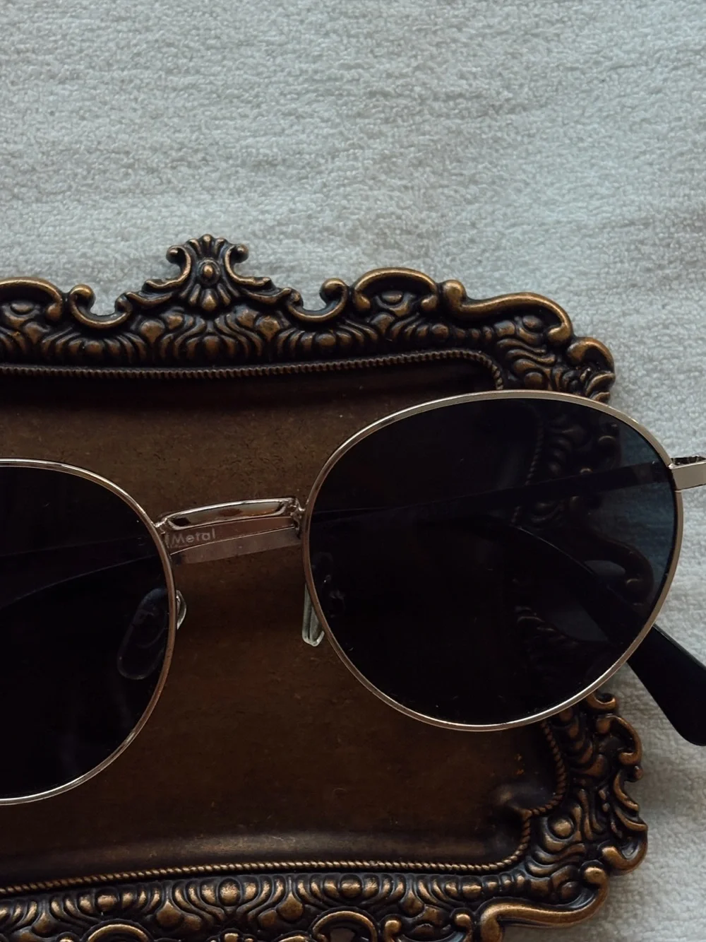 Amazon Essentials Black Lens Silver Metal Round Sunglasses